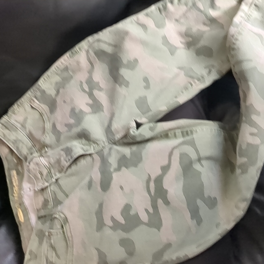 Or navy army pants